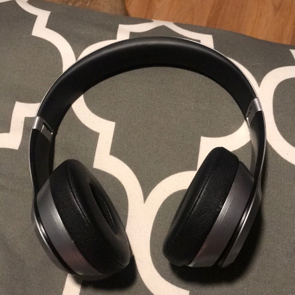 beats solo 3     grey/black    great condition - Picture 1 of 4
